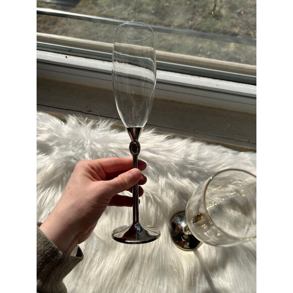 Silver Champagne/Wine Glasses wedding honey moon lovers Valentine’s Day glass - Picture 3 of 6